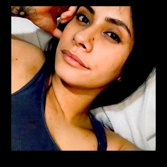 Meet your Posher, Sara - Picture 1 of 6